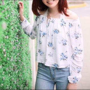 Hollister• Long Sleeve off the Shoulder Blouse•Size XS